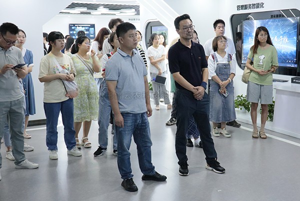 中國農科院茶葉研究所所長助理、科技處處長姚明哲一行赴好色视频下载链接參觀調研