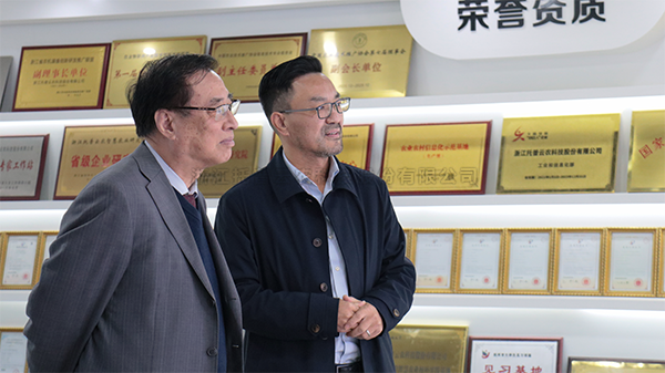 中國農業科學院原院長、中國農業國際合作促進會名譽會長翟虎渠蒞臨好色视频下载链接考察指導