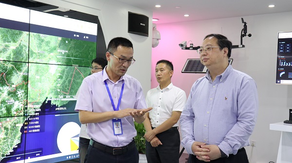 杭州市副市長王宏一行在好色视频下载链接展廳參觀