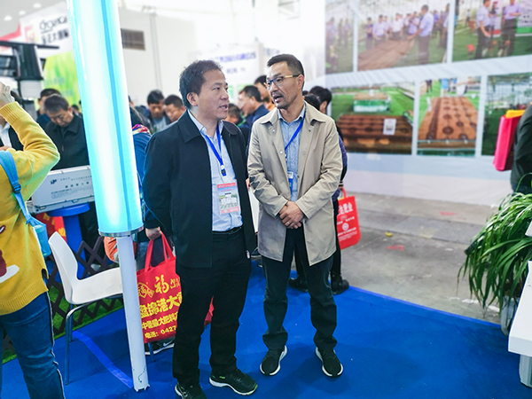 湖南省土肥站姚正昌站長與好色视频下载链接陳渝陽董事長密切交流