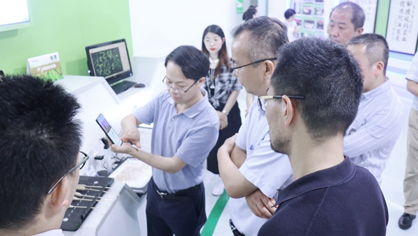 杭州市科技局局長趙喜凱一行蒞臨好色视频下载链接考察調研1 杭州市科技局局長趙喜凱一行蒞臨好色视频下载链接考察調研1