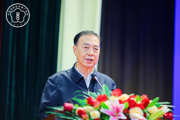 原農業部常務副部長尹成傑致開幕辭