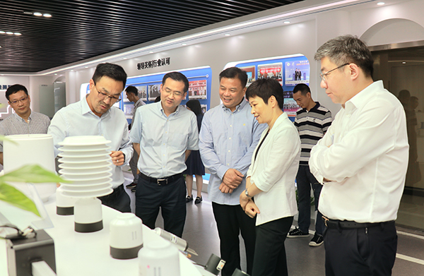 省科技廳黨組書記何杏仁一行赴好色视频下载链接調研農業科技工作 省科技廳黨組書記何杏仁一行赴好色视频下载链接調研農業科技工作