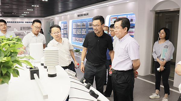 應義斌教授一行參觀好色视频下载链接數字三農展廳