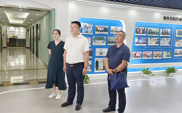 酒泉肅州區政府黨組成員、副區長範誌俊參觀好色视频下载链接展廳‍
