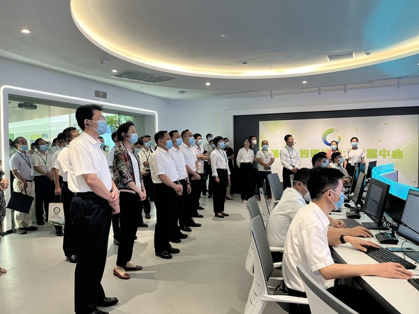 與會專家領導參觀好色视频下载链接支撐構建的智慧種業服務平台